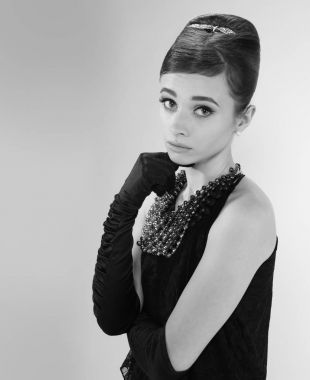 retro tarzı güzel bir genç kadın