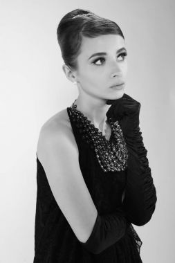 retro tarzı güzel bir genç kadın