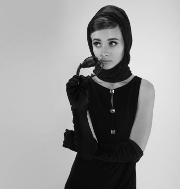 retro tarzı güzel bir genç kadın