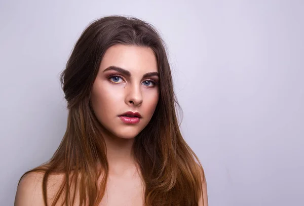 Portrait à la mode d'un mannequin fille. Mode, maquillage glamour . — Photo