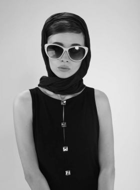 retro tarzı güzel bir genç kadın