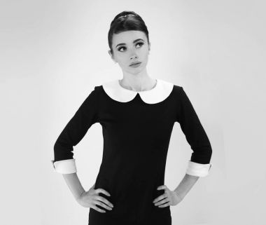 retro tarzı güzel bir genç kadın