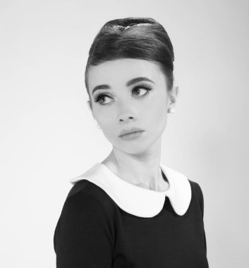 retro tarzı güzel bir genç kadın