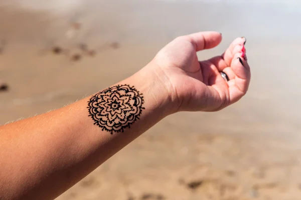 Hand Mit Mandala Muster Tätowiert Schwarze Henna Mehendi — Stockfoto