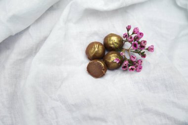 Ev yapımı çikolata truffles. El yapımı tatlılar.