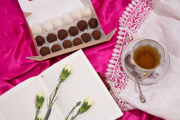 Trufas de chocolate caseras. Dulces hechos a mano . — Foto de Stock