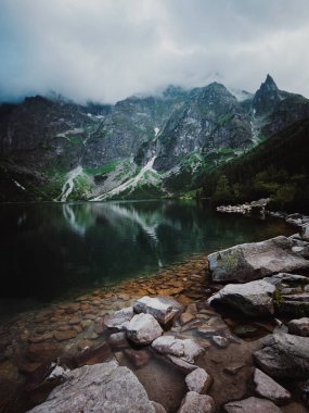 Morskie Oko gölde Polonya Tatra Dağları