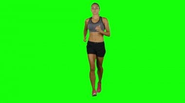 Spor kız çalıştırıyor. Spor. Koşu. Önden Görünüm. Yeşil ekran