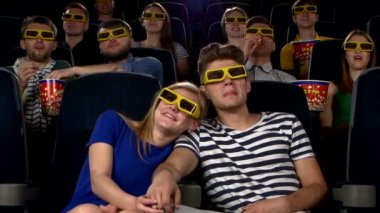 Kaç sinema 3d gözlük ile bir film izlerken içinde