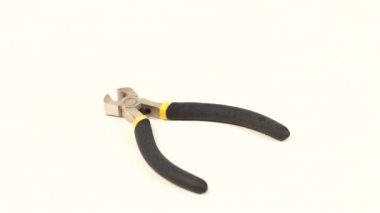 Tel kesiciler ile sarı, gri beyaz, döndürme tutamacı