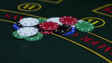 Poker masası, şanslı kazanan Casino. Yakın çekim. Ağır çekim