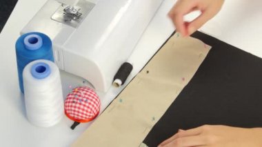 Kumaş üzerine çizim tebeşir ile. Yakın çekim