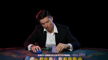 Kazanan oyuncu online poker. Yakın çekim