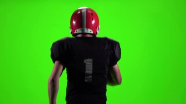 Football player running with the ball. Slow motion, green screen — Stock Video