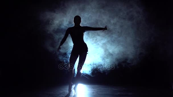 Cha-Cha-Cha χορού στο στούντιο, σιλουέτα. Αργή κίνηση — Αρχείο Βίντεο