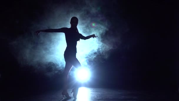 Baile de samba en el estudio, silueta. Movimiento lento — Vídeos de Stock