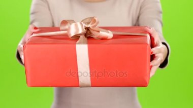 Hediye. Sizin için özel olarak. Bir yay ile büyük kırmızı karton