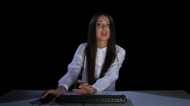 Kibirli kadınla online sohbet iletişim kurmak. Duygular. Stüdyo