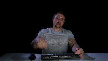 Adam kibirli cevap e-posta ile