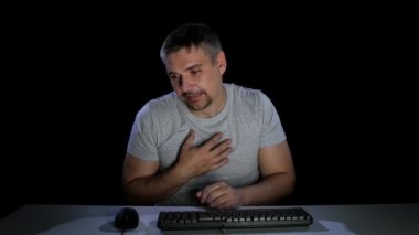 Adam yeniden utangaçlık kadın online sohbet. Duygular. Stüdyo