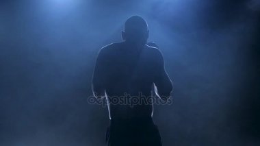 Boksör kanca sola ve sağa yapar. Arkadan görüntülemek