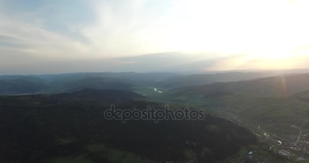 Sparatoria panoramica. Bellissimo paesaggio collinare. Vista aerea — Video Stock