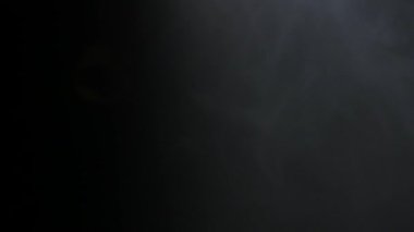 Çerçevesinde projektör görünür. Yakın çekim