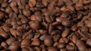 Sivas'tan üzerinde kahve çekirdekleri hala kahve taneleri düşer. Ağır çekim