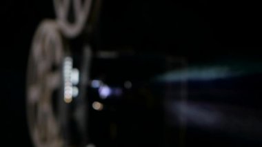 Hangi şu anda film gösterilen film projektörde odaklanmak