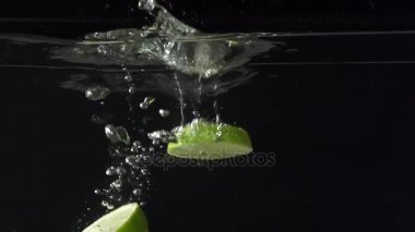 Slowmotion kireç ve su sıçrama parçaları