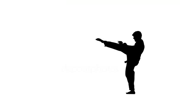 Karaté. homme de teck fait plusieurs sauts autour de vous, Silhouette 