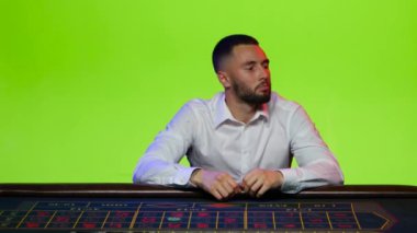 Adam bir bahis kazanç poker masasında yapma