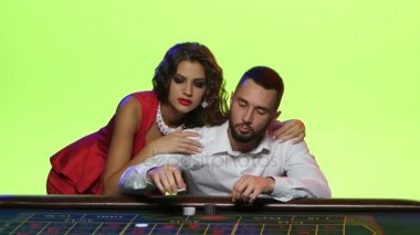 Üzerinde bir numara koymak için adam kızın anlatır