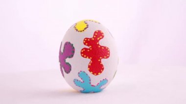 Paskalya yortusu yumurta beyaz arka plan üzerinde izole