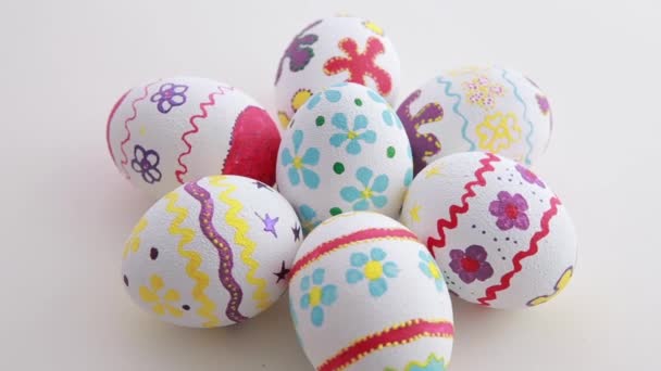 barevné velikonoční vajíčka izolovaných na bílém pozadí