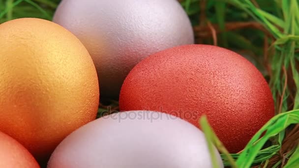 Arany húsvéti tojást fű
