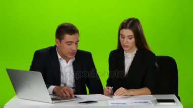 İş arkadaşları ilerideki bir eylem için bir strateji karar veremiyorum