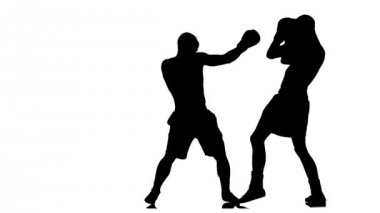 İki adam siluet sporcu mücadele. Boks. Delikli eldiven. Ağır çekim