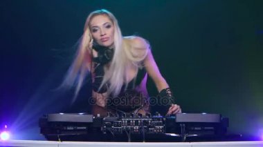 Siyah iç çamaşırı dj mikser dans erotik Dj kız