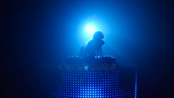 Blond girl dj sexy dancing in blue silhouette — Stock Video