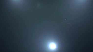 Futbolcu pas kamera çalışıyor. Ağır çekim