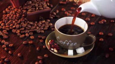 Fındıklı çikolata küçük bir parça ile sıcak espresso