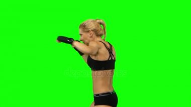 Boksör önde duran ve değişim ve tekmeler olun. Yeşil ekran. Yan görünümü. Yakın çekim