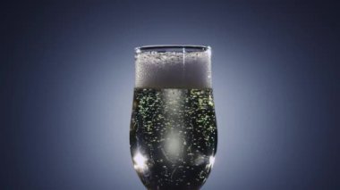 Kabarcıklar şampanya şarap içecek yok. Ağır çekim