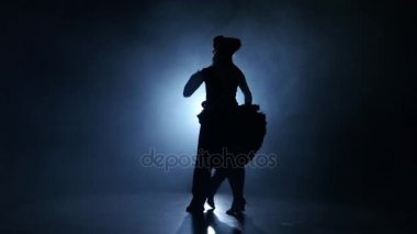 Duygusal ve zarif neşeli dans şampiyonları, dumanlı stüdyo tarafından gerçekleştirilen