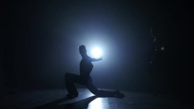 Şampiyonları tarafından dumanlı gerçekleştirilen duygusal ve zarif Paso Doble dansı