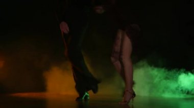 Dans öğesinden rumba, Şampiyonlar çifti. Renk arka plan