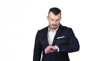 Adam endişeyle bekleyin ve onun denetler izle. Beyaz arka plan