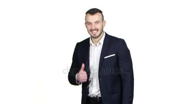 Zufriedener Mann zeigt Geste, Daumen hoch. weißer Hintergrund — Stockvideo