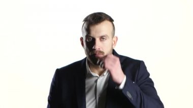 Ağzı kilitli hareketleri gösterir adam ve don't speak